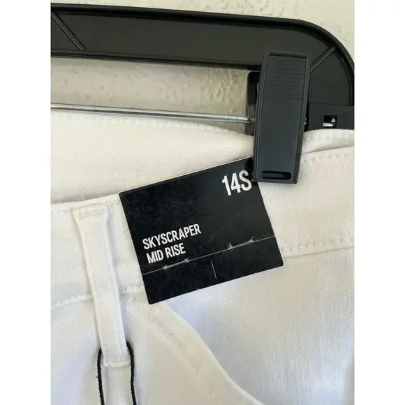 Express Woman Mid Rise White Pintuck Skyscraper Jeans, Size 14S